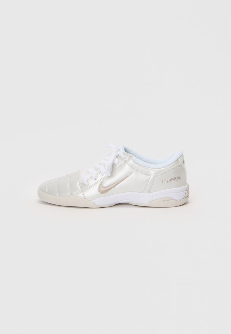 TOTAL 90 photon dust/college grey/white/white