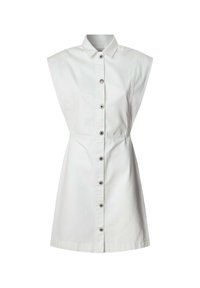 Biała sukienka dżinsowa z krótkimi rękawami, z przodu zapinana na guziki, o dopasowanej talii. Prosty krój z gładką fakturą i klasycznym kołnierzykiem.