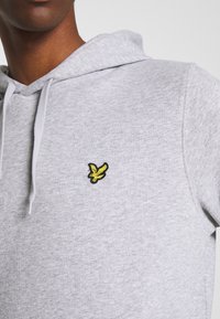 Lyle & Scott Jersey con capucha - mottled light grey
