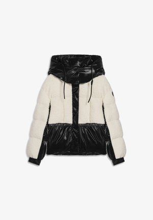 Veste matelassée avec un devant noir brillant, des manches et une capuche ; corps duveteux de couleur crème ; fermeture éclair et pression.