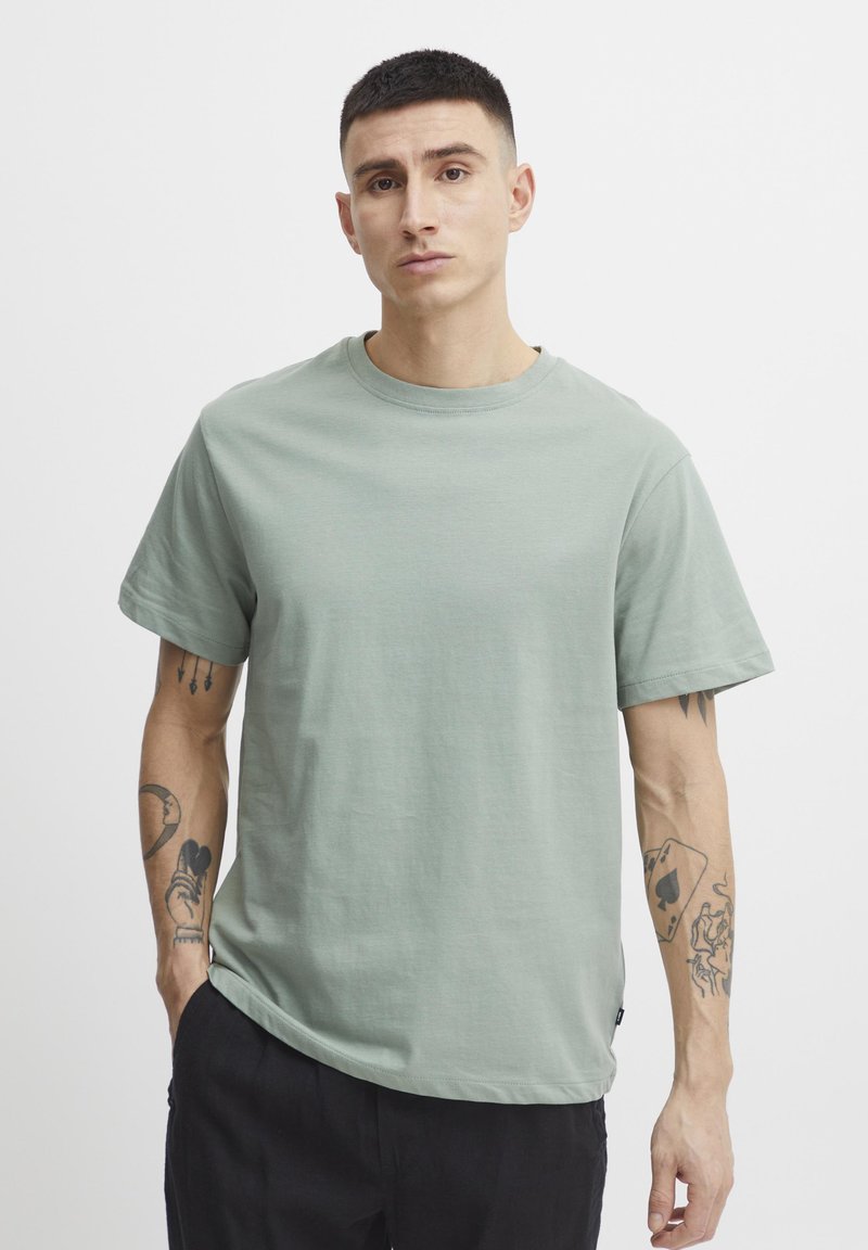 Solid - CADEL - T-Shirt basic - evergreen, Vergrößern