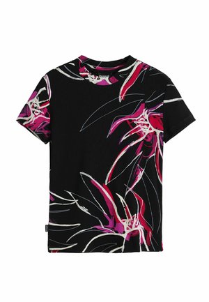 T-shirt noir à manches courtes présentant un motif floral dans les tons rose, blanc et rouge, avec une texture côtelée et un col rond.