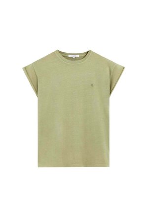 Camiseta verde oliva hecha de tela suave, con cuello redondo y mangas cortas enrolladas. Detalle sutil del logo en el pecho.