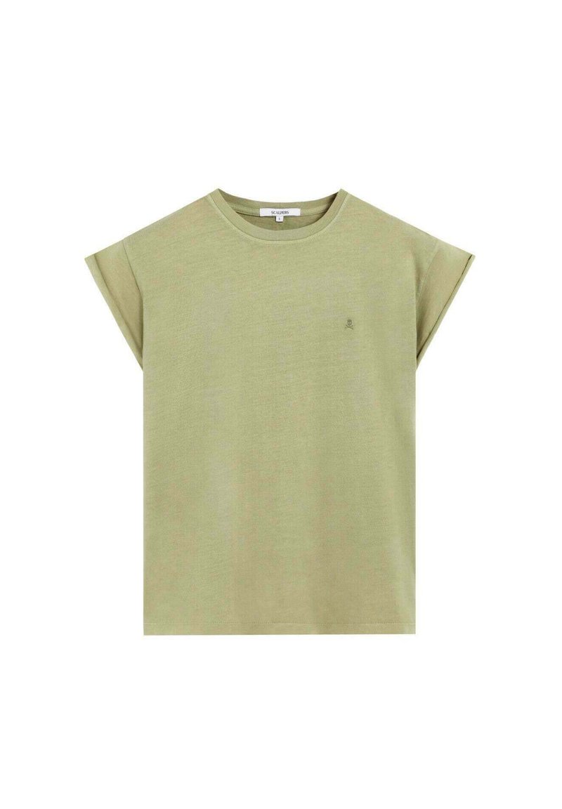 Camiseta verde oliva hecha de tela suave, con cuello redondo y mangas cortas enrolladas. Detalle sutil del logo en el pecho.