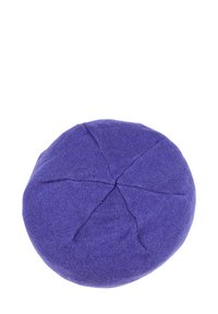 Berretto a maglia rotondo in un vivace color viola. Presenta una texture liscia con un dettaglio cucito che si irradia dal centro, creando un motivo distintivo.