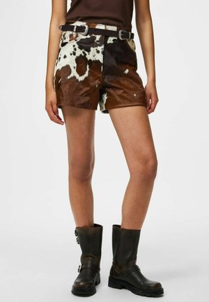 Pieces SHORTS PCRODEO COW LEATHER - Kožne hlače - black coffee