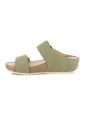 Sandalo con zeppa verde oliva con due ampie fasce e punta aperta, con suola beige imbottita e design slip-on.