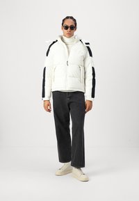 Jack & Jones JCOAERO PUFFER - Žieminė striukė - cloud dancer