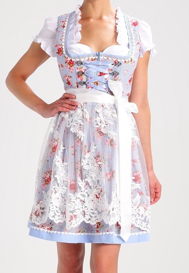 Robe dirndl à carreaux bleus avec un corsage floral, une superposition de dentelle et une ceinture en ruban blanc. Manches bouffantes et détails raffinés en dentelle.