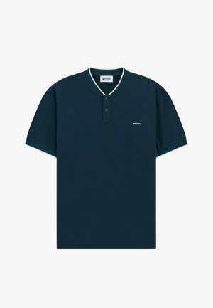 Polo shirt a maniche corte blu navy in cotone, con patta di chiusura a bottoni, colletto a contrasto e un piccolo logo sul petto.