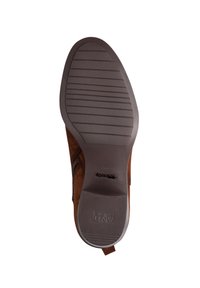 Bottine en daim marron avec une semelle en caoutchouc texturé, dotée d'une fermeture éclair sur le côté et d'un design élégant, adaptée pour un usage décontracté.