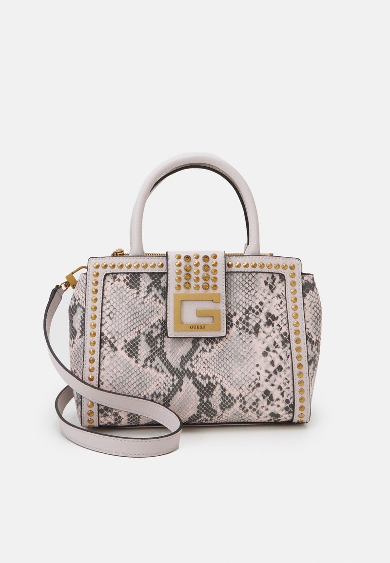 Mini torebka w różowym i szarym wężowym wzorze z złotymi ćwiekami. Posiada podwójne uchwyty oraz odczepiany pasek na ramię z akcentem w postaci logo.