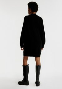 EDITED INVIDIA - Strickkleid - schwarz