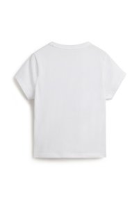 Hvid T-shirt med korte ærmer lavet af bomuld. Den har en rund halsudskæring, lige kant og et enkelt design uden yderligere mønstre eller detaljer.