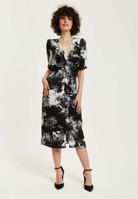 Liquorish MONO ABSTRACT PRINT KNOT FRONT MIDI - Day dress - black