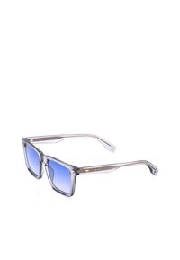 Lunettes de soleil rectangulaires avec montures grises transparentes et verres dégradés bleus, avec des accents dorés texturés et le logo "POLICE" sur les branches.