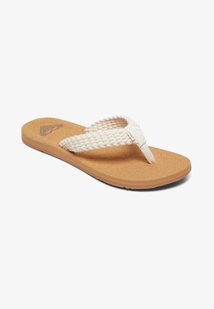 Tongs en cuir synthétique beige avec semelle texturée et épaulettes épaisses en tissu tressé blanc sur fond blanc.