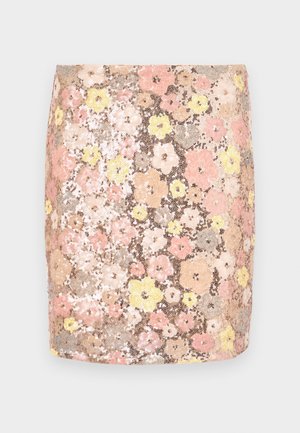 Floral Paillettenrock mit bunten Blumen in Pink, Gelb und Beige auf einem schimmernden Hintergrund; figurbetontes Design mit geradem Schnitt.