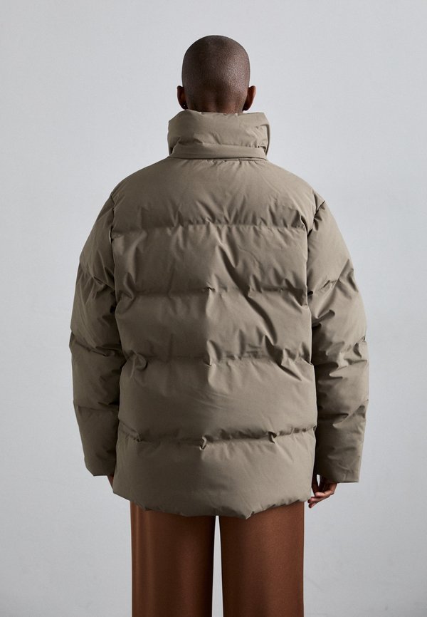 BESSEGGEN JACKET - Down jacket - taupe4