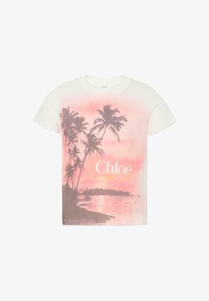 Witte katoenen T-shirt met een zachte roze zonsonderganggrafiek met zwarte palmbomen en witte "Chloé" tekst in het midden. Korte mouwen.