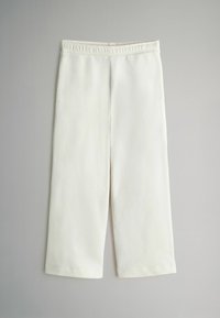 Baltas, apgriezts bikses ar elastīgu jostasvietu. Gluda tekstūra, taisnu kāju dizains, bez kabatām vai dekoratīviem elementiem, vienkārša un minimālistiska izskata.