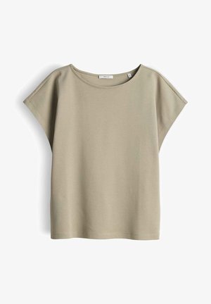 Beige losvallend damesshirt met korte mouwen, ronde halslijn, zichtbare naden en OPUS-merklabel aan de binnenkant van de kraag.