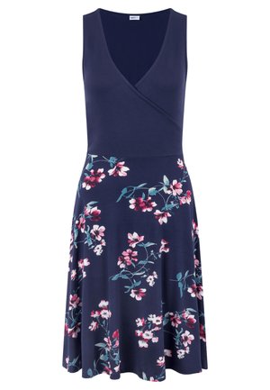 Mornarice plava cvjetna haljina s V-izrezom i bez rukava. Ima usko tijelo i lepršavu suknju, ukrašena uzorcima cvijeća u ružičastoj i tirkiznoj boji.