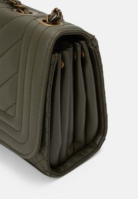 Steve Madden BCALA - Bandolera - olive