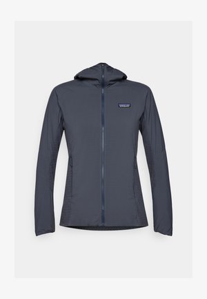 Huvjacka i lätt, strukturerad tyg. Mörk marinblå färg med full dragkedja fram och ventilerande sidopaneler. Patagonia-logotyp på bröstet.