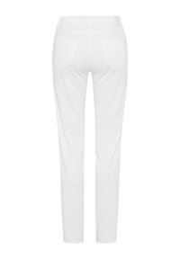 Witte katoenen broek met een rechte pasvorm, twee achterzakken en een label op de tailleband. Zachte textuur zonder zichtbare patronen.