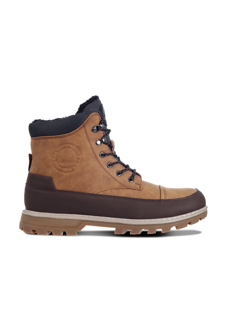 Braune Lederstiefel mit schwarzem Strickkragen, ausgestattet mit einer Profilsohle, Metallösen und kontrastierenden dunkelbraunen Akzenten an der Ferse.
