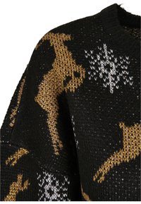 Pull noir en tricot orné de motifs de rennes dorés et de flocons de neige blancs, avec une finition texturée et un col côtelé.