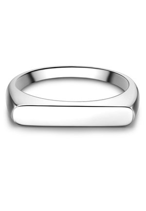 Anillo de banda de plata pulida con una parte superior rectangular suave y bordes redondeados, que presenta un diseño minimalista y un acabado sin costuras.
