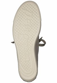 Suola di scarpa caratterizzata da una superficie in gomma bianca testurizzata con motivi circolari, logo del marchio e materiale superiore e lacci marrone chiaro.