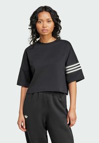 adidas Originals NEUCLASSICS - Triko s potiskem - black   cloud white