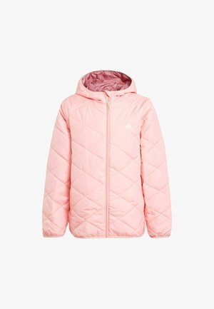 Chaqueta acolchada rosa con capucha, que cuenta con una cremallera completa y un pequeño logo blanco en la parte superior izquierda. Textura de tela suave.