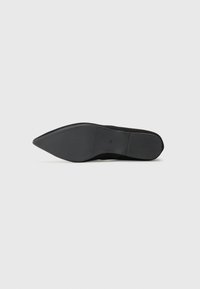 Thumbnail Image 5