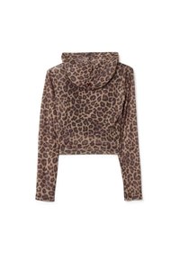 Crop hoodie in un morbido tessuto elasticizzato con stampa leopardo marrone e nera, dotata di maniche lunghe e cappuccio. Texture liscia, senza hardware visibile.