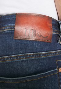 LTB RODEN - Calças de ganga de perna direita - hosea undamaged wash