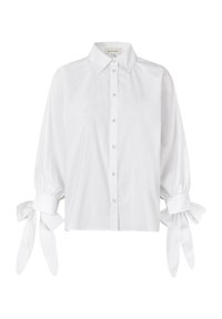 Witte button-up shirt met een spitse kraag, ballonmouwen en striksluitingen bij de manchetten. Gemaakt van een soepele katoenen stof.