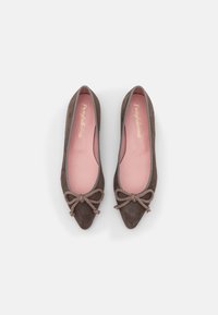 Pretty Ballerinas Klasické baleríny  - brown
