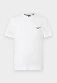 Tricou alb din bumbac cu mâneci scurte, decolteu în V și logo-ul brodat "HILFIGER 1985" pe partea stângă a pieptului. Textură netedă și croială clasică.