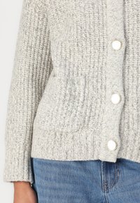 Abercrombie & Fitch Relaxed Hardware Crew Cardigan - Kofta - light snowy