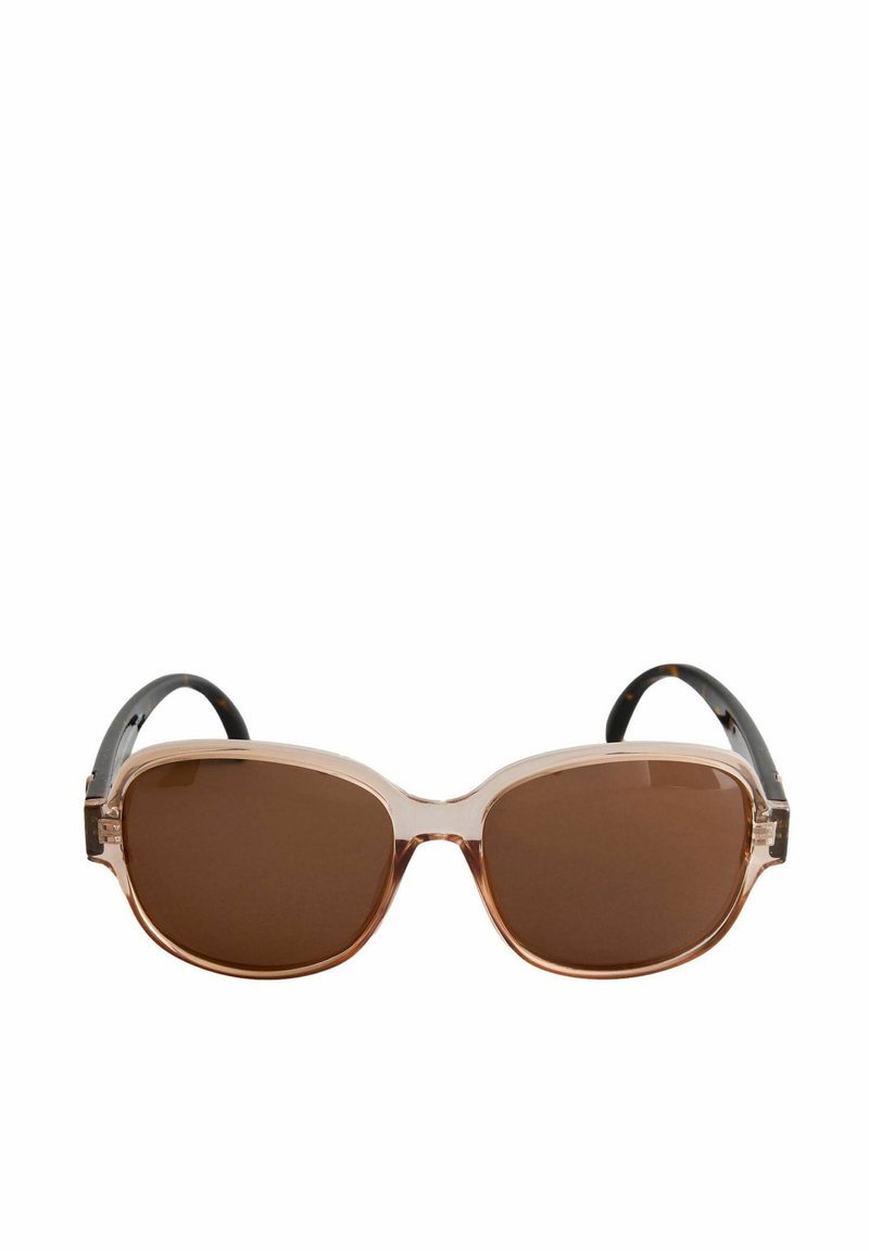 Gafas de sol tintadas en marrón con una montura transparente y acentos en negro. La lente tiene forma rectangular y las patillas son ligeramente curvas.
