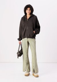 Weekday EDEL ZIP - Mikina so zipsom - dark brown pigment wash