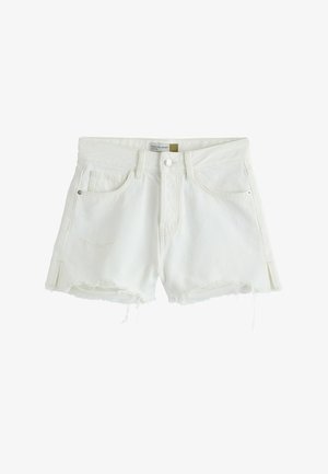 Fehér farmer rövidnadrág foszlott szegélyekkel, elülső gombbal, övpántokkal, valamint elülső és hátsó zsebekkel.