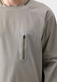 Thumbnail Image 9