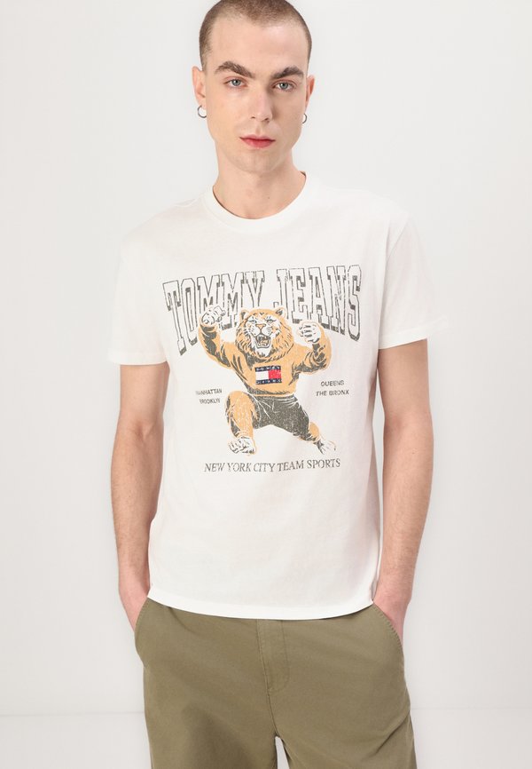 VARSITY NOVELTY TEE UNISEX - Print T-shirt - ecru3