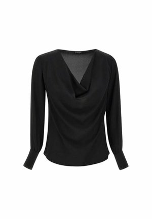 Blouse noire à manches longues avec un col bénitier drapé et des poignets ajustés sur fond blanc uni.