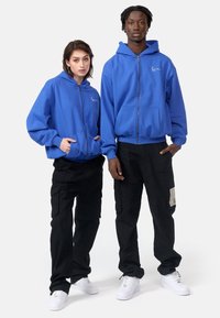 Karl Kani CHEST SIGNATURE ESSENTIAL ZIP HOODIE UNISEX - Majica s kapuljačom i patentnim zatvaračem - blue